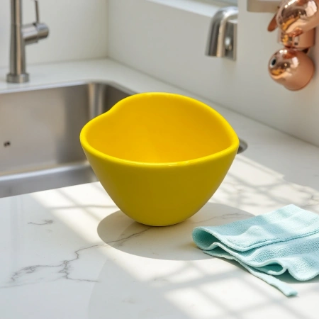 Yellow ceramic small bowl, simple household dining bowl, kitchen tableware, single piece Yellow ceramic small bowl, simple household dining bowl, kitchen tableware, single piece